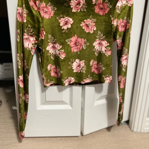 Forever 21 flower crop top - Picture 2 of 11